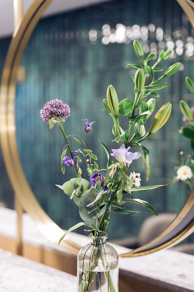 Blumen im Haarsalon Benelli Haircouture